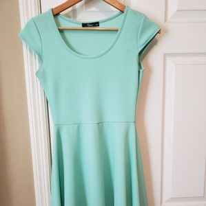 Pinc Mint Cap Sleeved Dress Jrs M/ Ladies Small